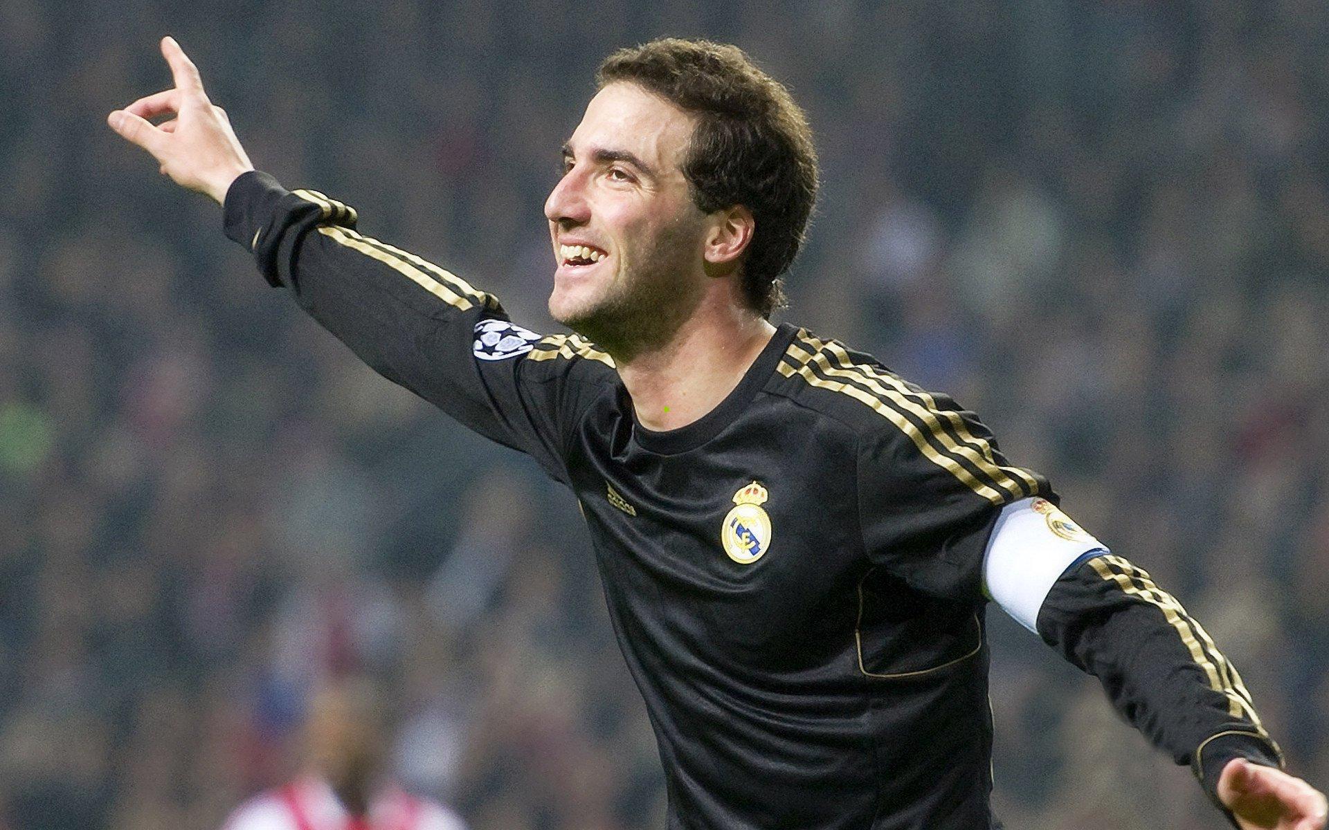 开云中国|足坛新章，2025荣耀与离别交响，刘嘉深度解读时代脉搏