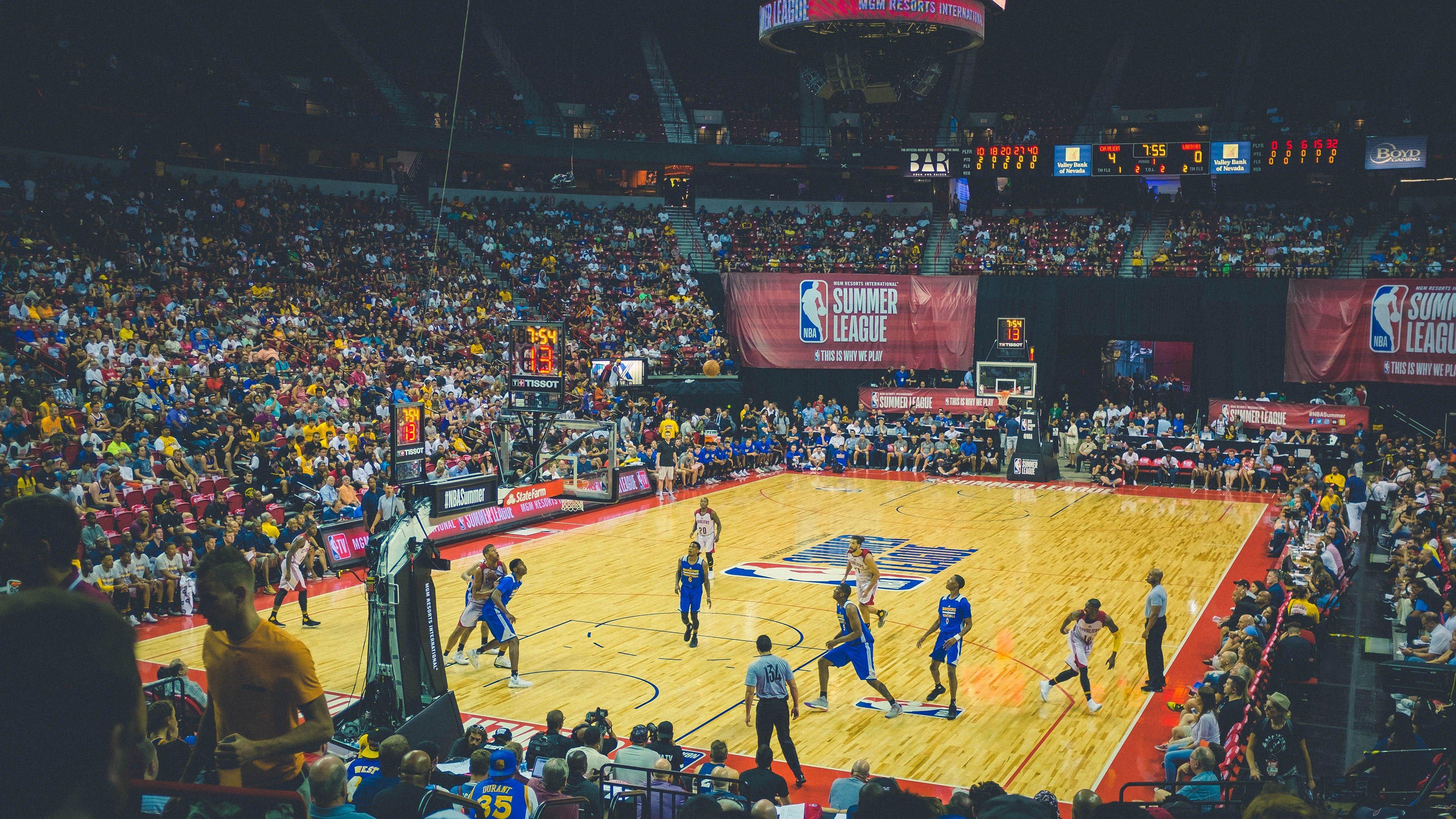 开云品牌-拉文手感冰冷全场仅得7分，公牛主场失利暴露进攻难题